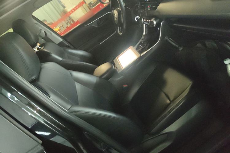 Used Toyota RAV4 2023 2.0L CVT Two-Wheel Drive Urban Edition Right Front Seat