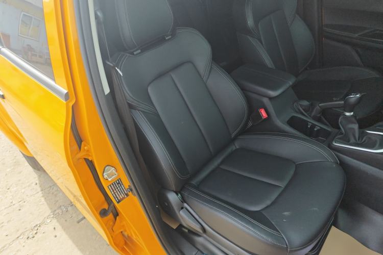 Used JMC Baodian 2023 2.5T Diesel Two-Wheel Drive Comfort Edition Flat-Base Cargo Bed Long Wheelbase JX4D25A6L Right Front Seat