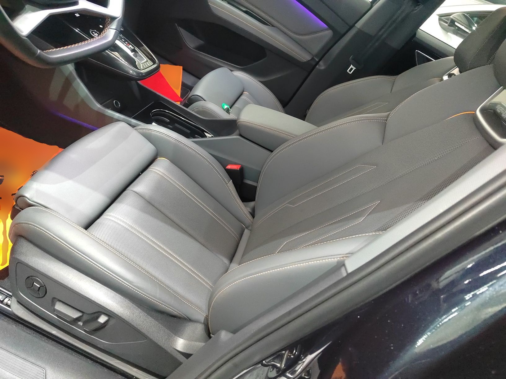 Переднее сиденье в автомобиле