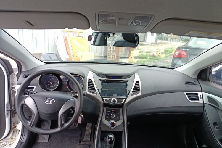 Used Hyundai Elantra (5th Generation / Langdong) 2016 1.6L Automatic Smart Version Center Console