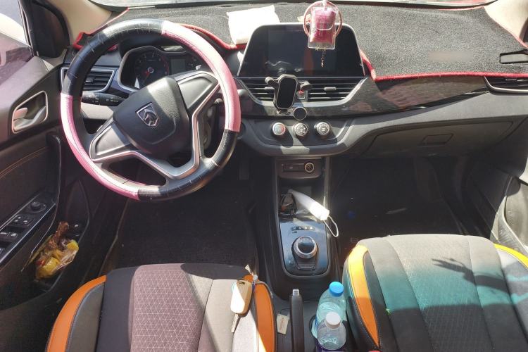 Used Baojun 310 2017 1.5L Automatic Fashion Model Center Console