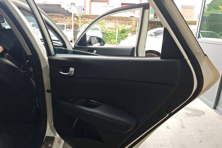 Used Kia K5 2016 2.0L Automatic GLS