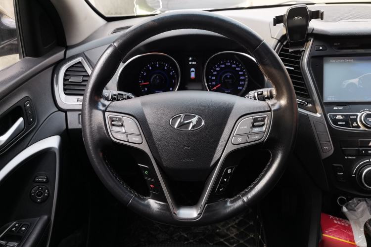 Used Hyundai Santa Fe 2013 Revised Version 2.4L Automatic All-Wheel Drive Luxury Trim
