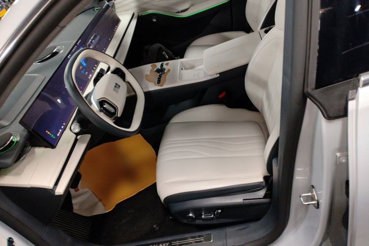 Used Geely Galaxy E8 2024 665 km Range Rear-Drive Starship Long-Range Version