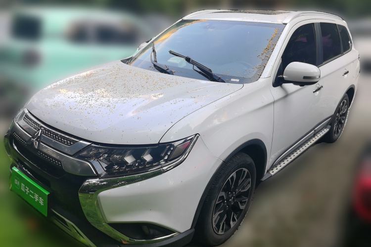 Used Mitsubishi Outlander 2019 2.4L 4x4 Zhi Xiang Edition 7 Seats China V Emission Standard