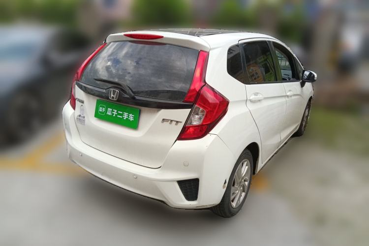 Used Honda Fit 2014 1.5L SE CVT Fashion Model Rear Right 45 Deg