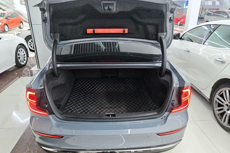 Used Volvo S60 2023 B4 Zhiyi Luxury Edition Trunk