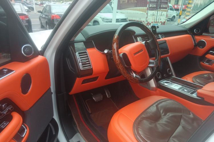 Used Land Rover Range 2022 3.0 L6 400 PS Classic Extended Version Driver Seat