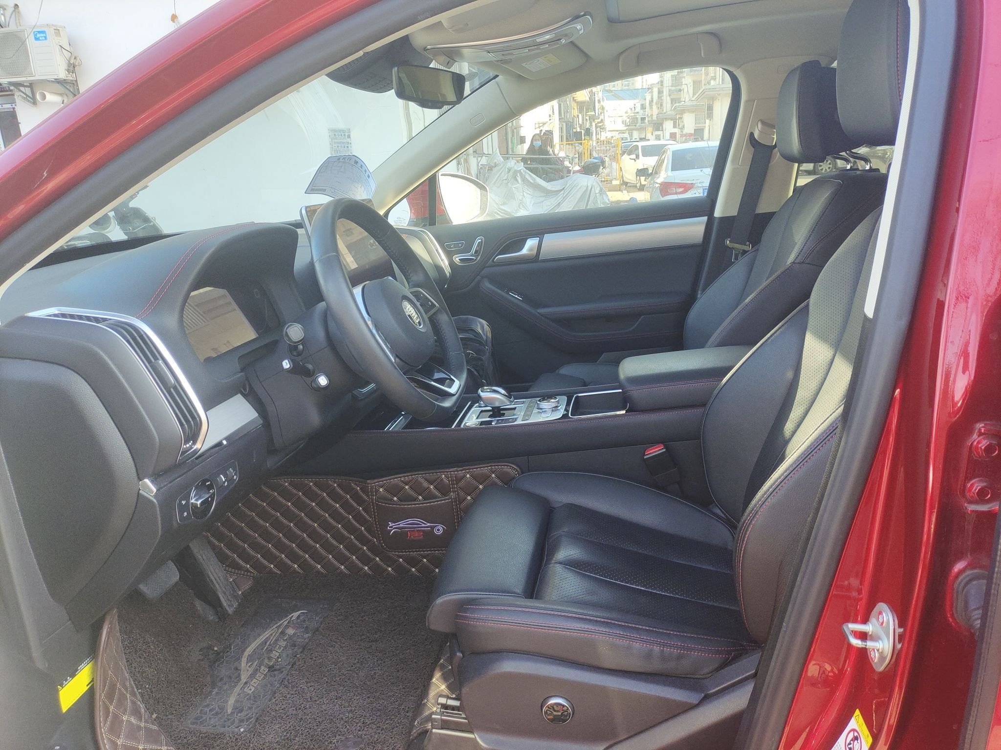 Переднее сиденье в автомобиле