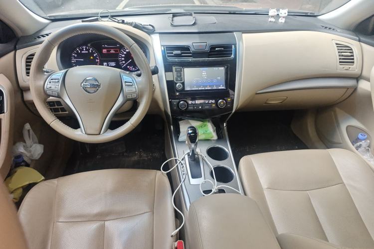 Used Nissan Teana 2016 Revised Version 2.0L XL Comfort Edition Center Console