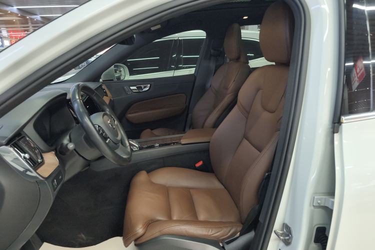 Used Volvo XC60 2022 B5 4x4 Smart Luxury Edition