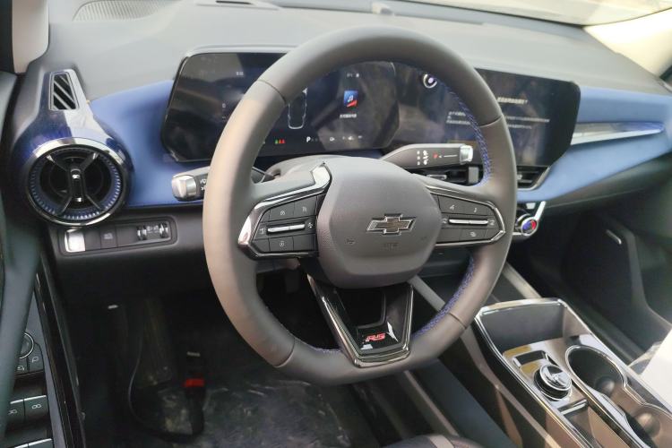 Used Chevrolet Equinox Plus 2024 102km RS Ultimate Edition Center Console