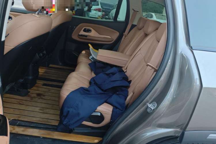 Used Nio ES8 2018 355 km Base Version 7-Seater Edition Left Rear Seat