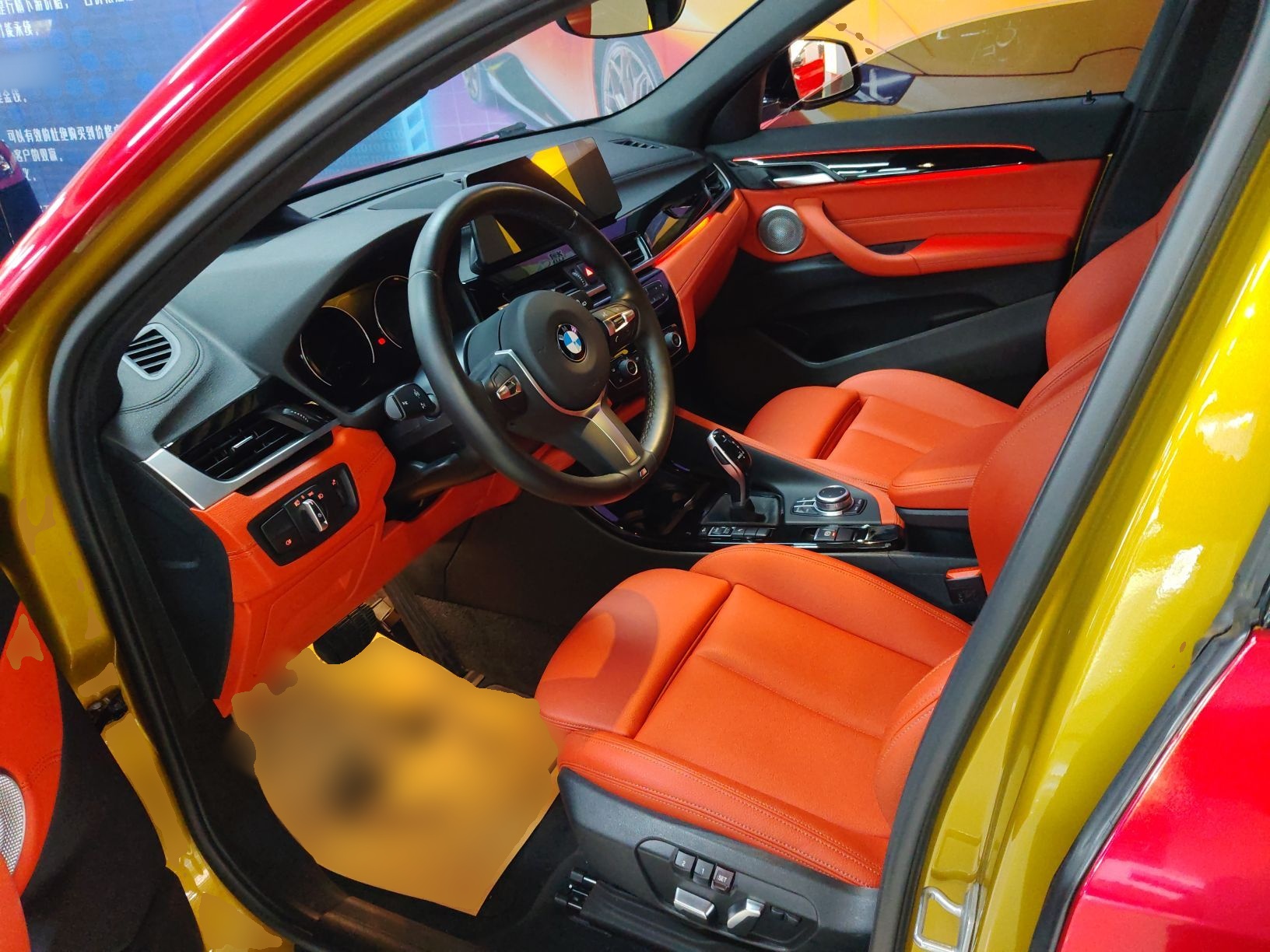 المقاعد الأمامية داخل السيارة