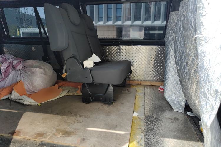 Used JMC Fushun 2023 2.0T Manual Short Wheelbase Mid-Height Passenger Version Business-Class 7-Seater (Non-Commercial) Left Rear Seat