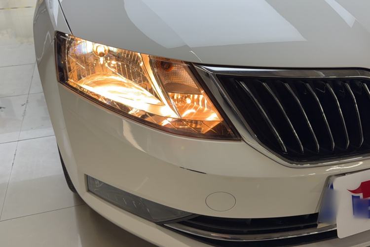 Used Skoda Rapid 2018 1.6L Automatic Comfort Edition Exterior 6