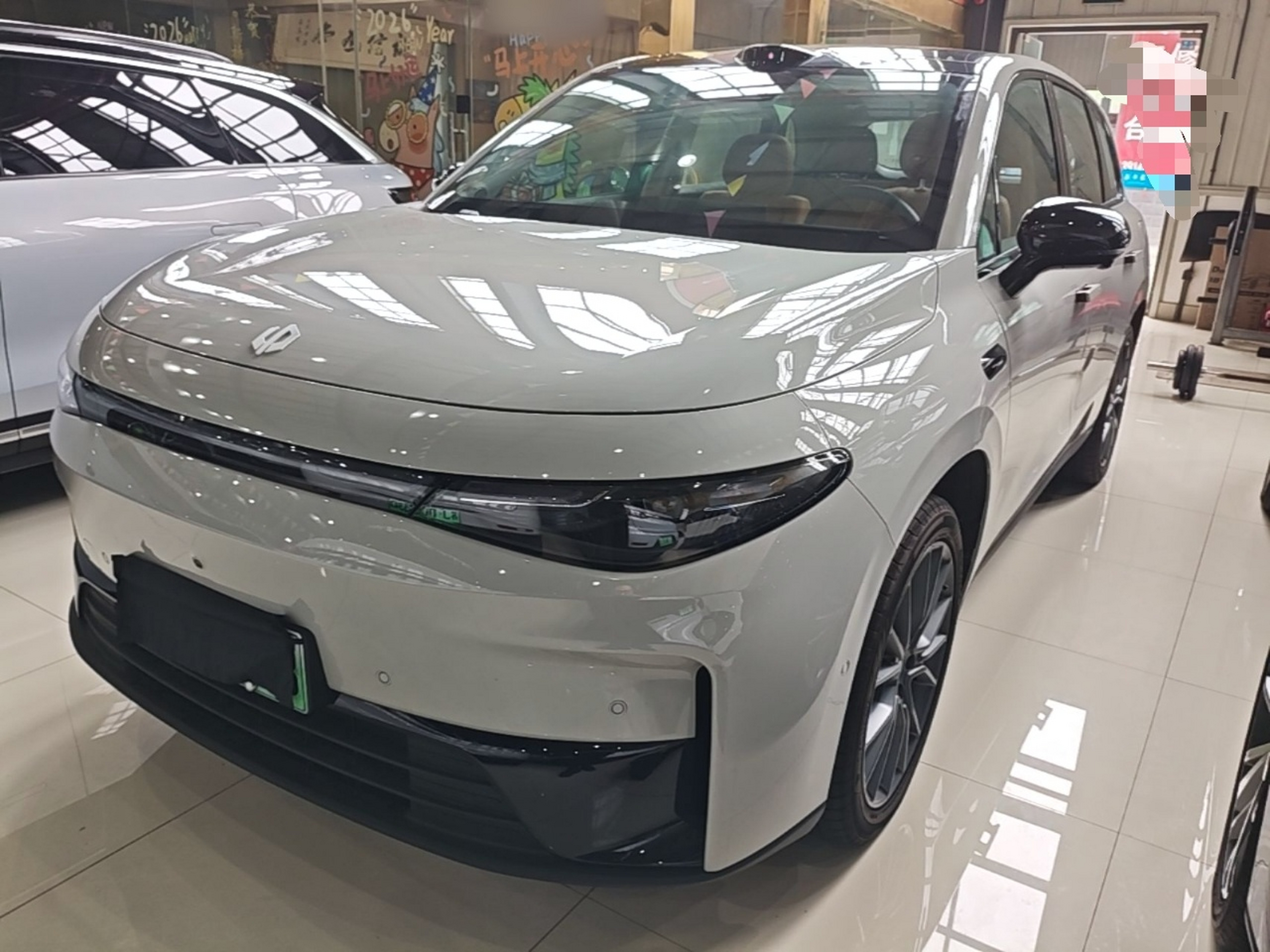 Unter der Vorderseite des Autos