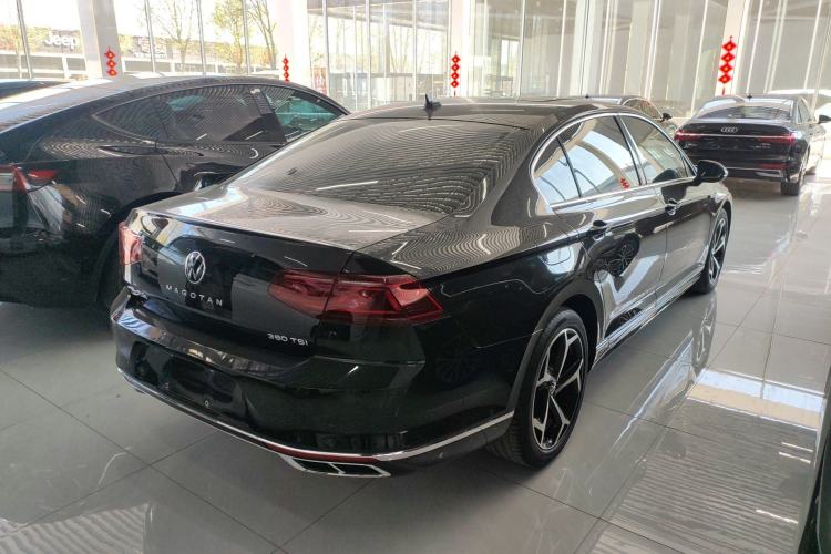 Used Volkswagen Magotan 2024 2 Million Units Zhongxiang Version 330TSI DSG Luxury Edition Rear Right 45 Deg