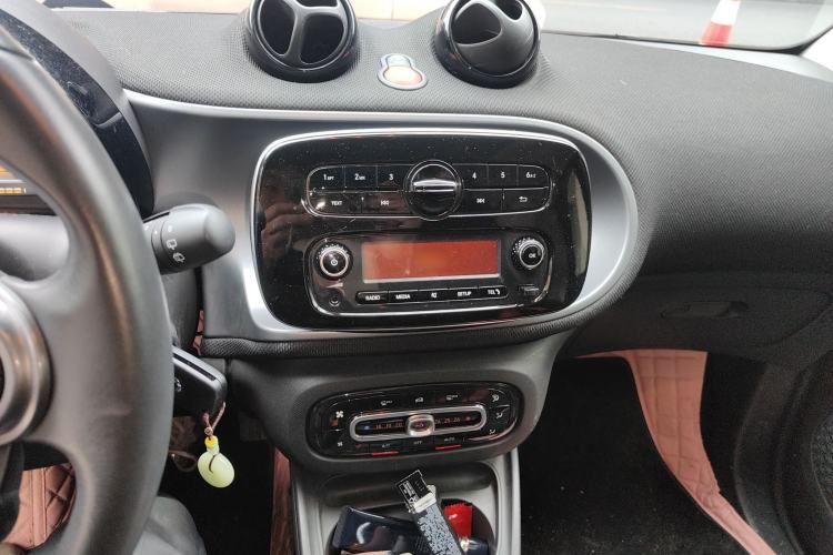 Used smart fortwo 2018 1.0L 52kW Hardtop Passion Edition China V Standard Audio And AC Panel