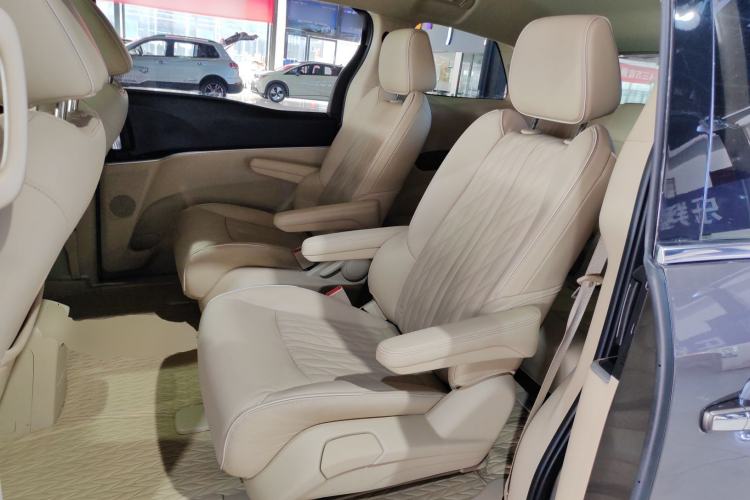 Used Buick GL8 2023 Facelifted Land Cruiser Executive Luxury Version
