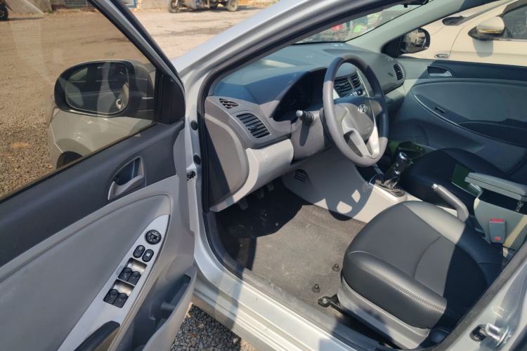 Used Hyundai Verna (older generation) 2014 1.4L Manual Smart GLS Trim Driver Seat