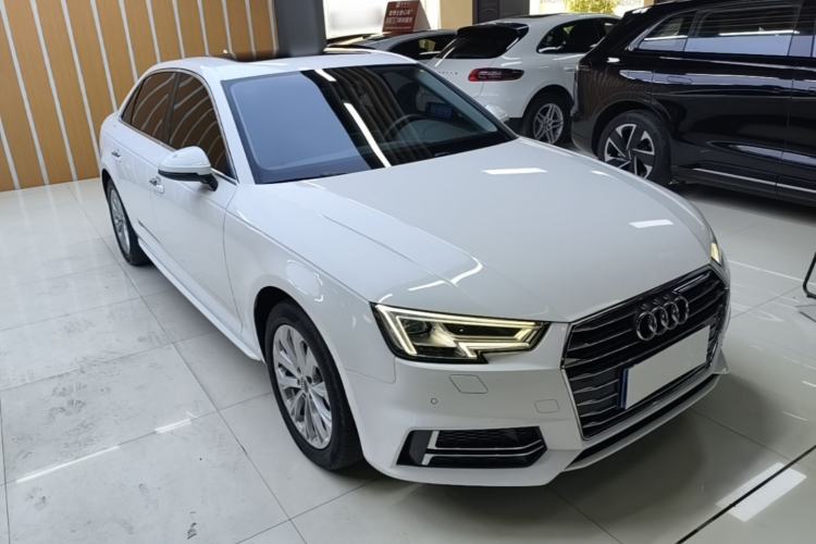 Used Audi A4L 2019 40 TFSI Ambition China VI Front Right 45 Deg