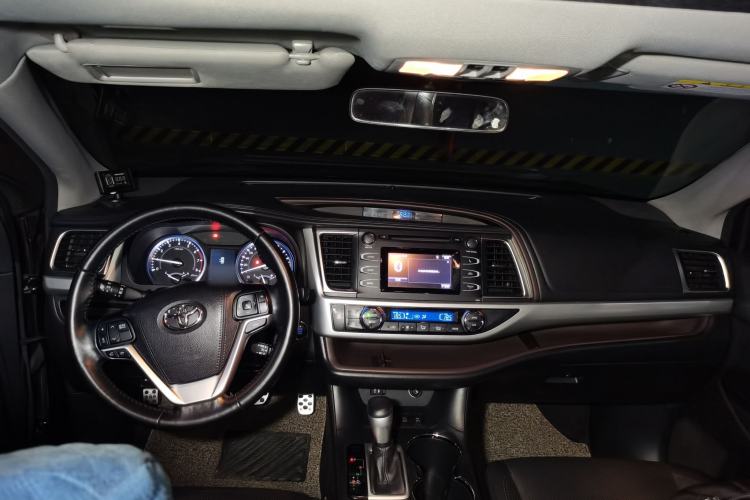 Used Toyota Highlander 2017 2.0T Four-Wheel Drive Luxury Edition 7 Seats Center Console