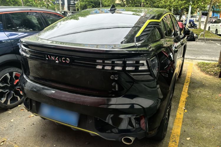 Used Lynk & Co 05 2020 2.0TD Two-Wheel Drive Shine Halo Exterior 5