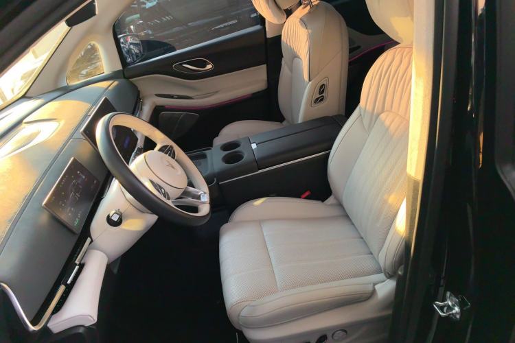 Used VOYAH Dream 2025 PHEV Four-Wheel-Drive Flagship Version – Qiankun Edition