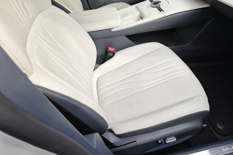 Used Geely Galaxy E8 2024 665 km Range Rear-Drive Starship Long-Range Version Right Front Seat