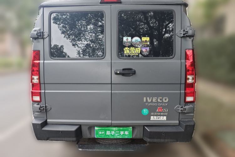 Used Iveco Daily 2023 2.5T A35M1 Multi-Purpose Passenger Vehicle Short Wheelbase Low Roof Single Tire Manual Transmission with Automatic Option