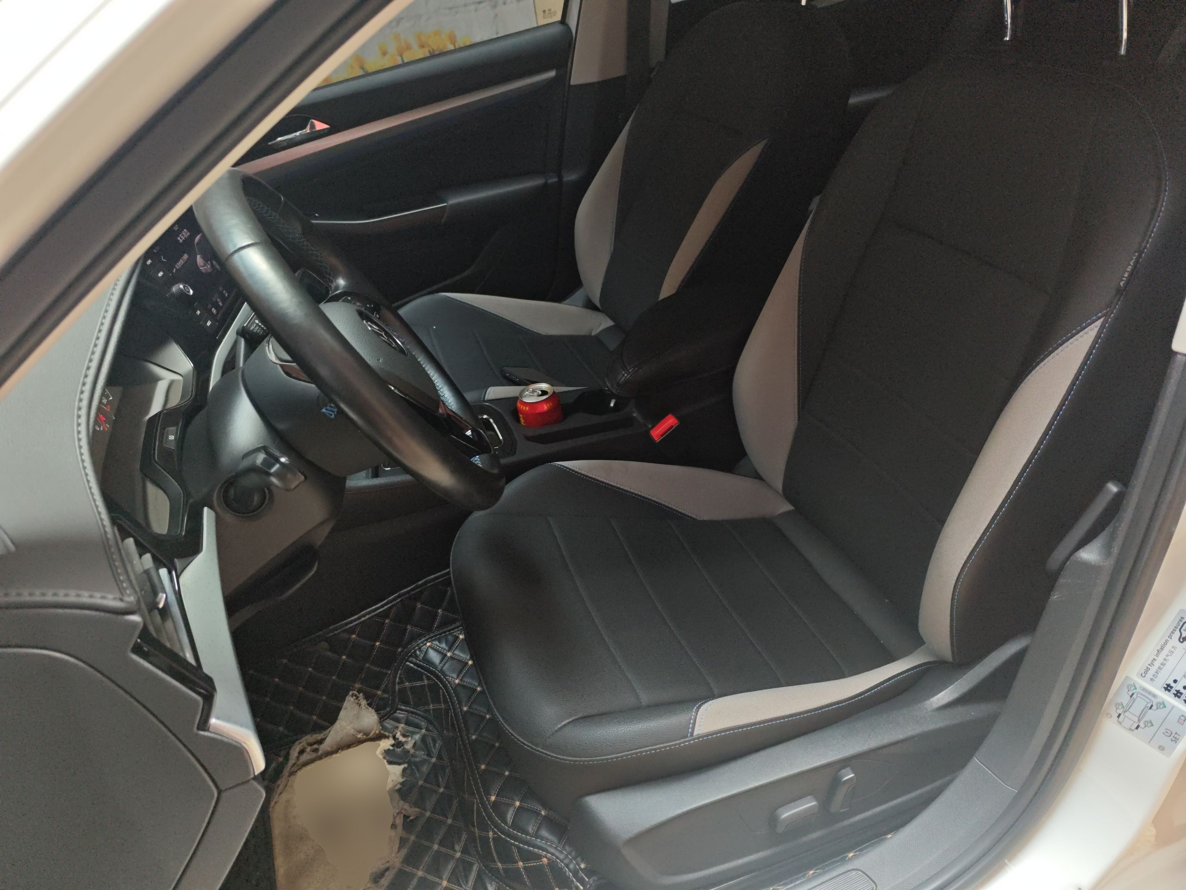 Переднее сиденье в автомобиле