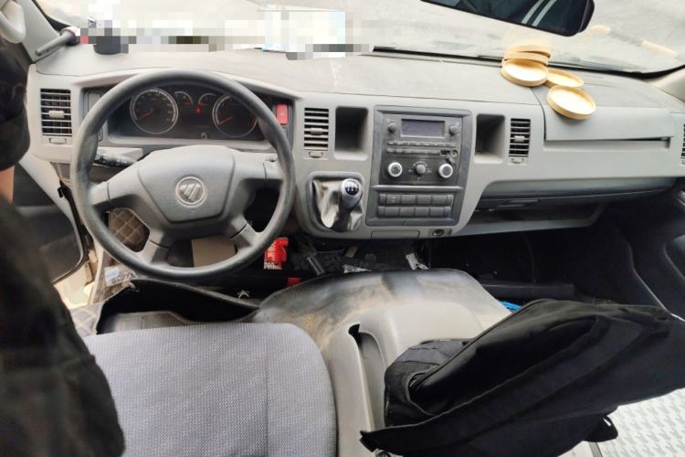 Used Foton Scenic G9 2017 2.4L Gasoline Commercial Version Long Wheelbase 6-Seater 4G69
