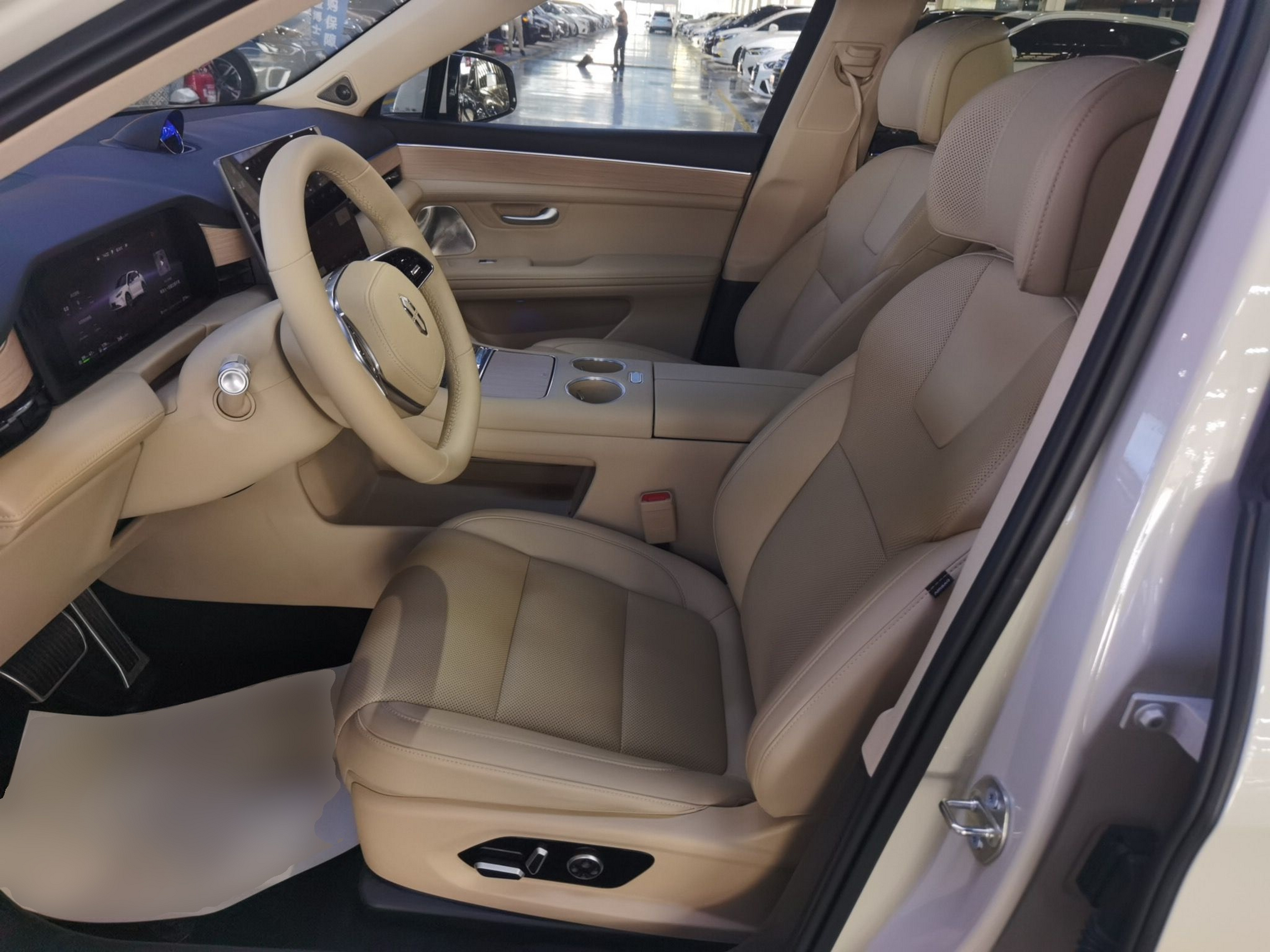 Переднее сиденье в автомобиле