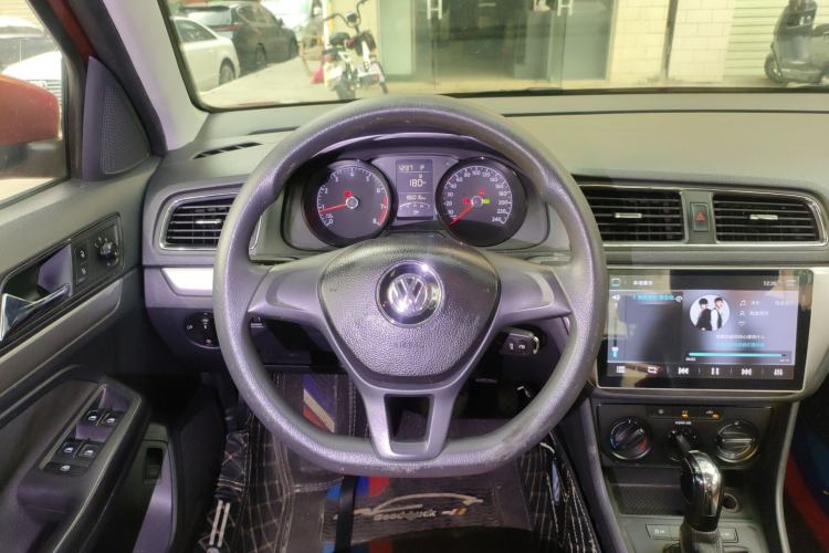 Used Volkswagen Lavida 2015 1.6L Automatic Fashion Edition Steering Wheel