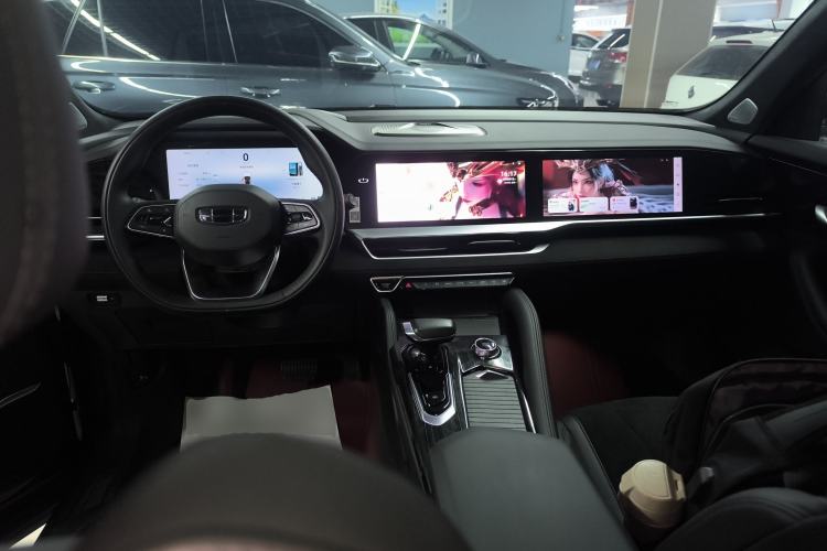 Used Geely Auto Monjaro L 2024 2.0TD High-Power Automatic Two-Wheel Drive Skyline Edition Center Console