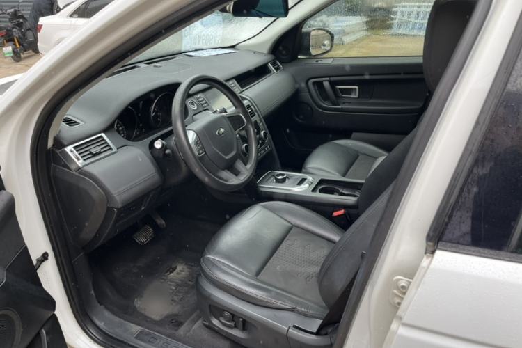 Used Land Rover Discovery Sport 2018 240 PS PURE Edition Interior 6