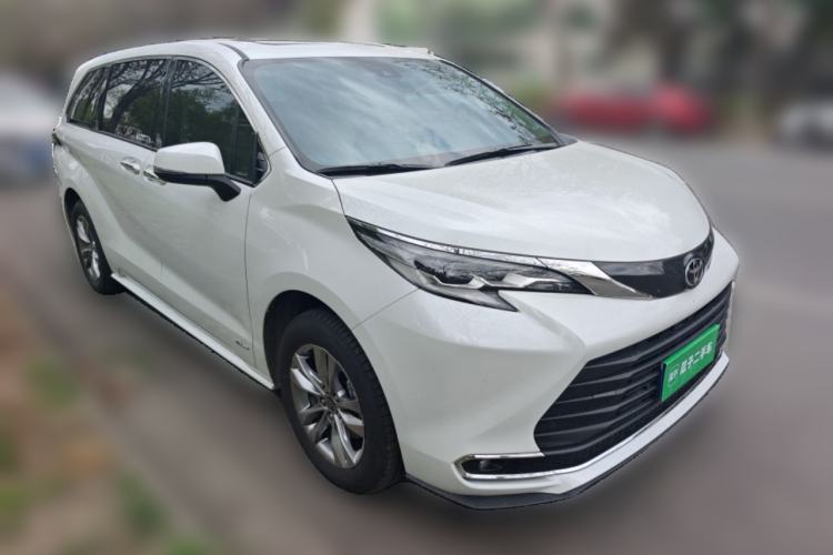 Used Toyota SIENNA 2024 2.5L Hybrid Comfort Edition Front Right 45 Deg