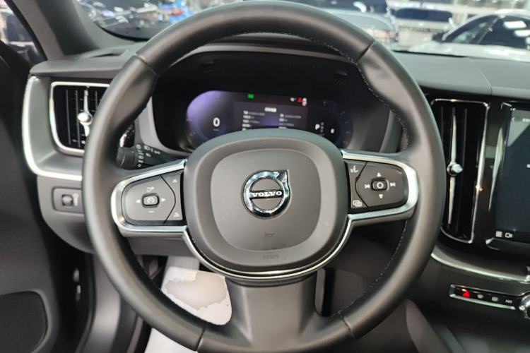 Used Volvo XC60 2022 B5 4x4 Zhiyi Luxury Edition
