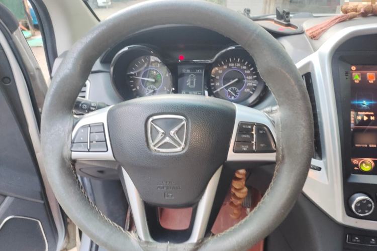 Used JMC Yusheng S350 2014 2.4T Automatic 4x4 Diesel Luxury Version with Sunroof 5 Seats