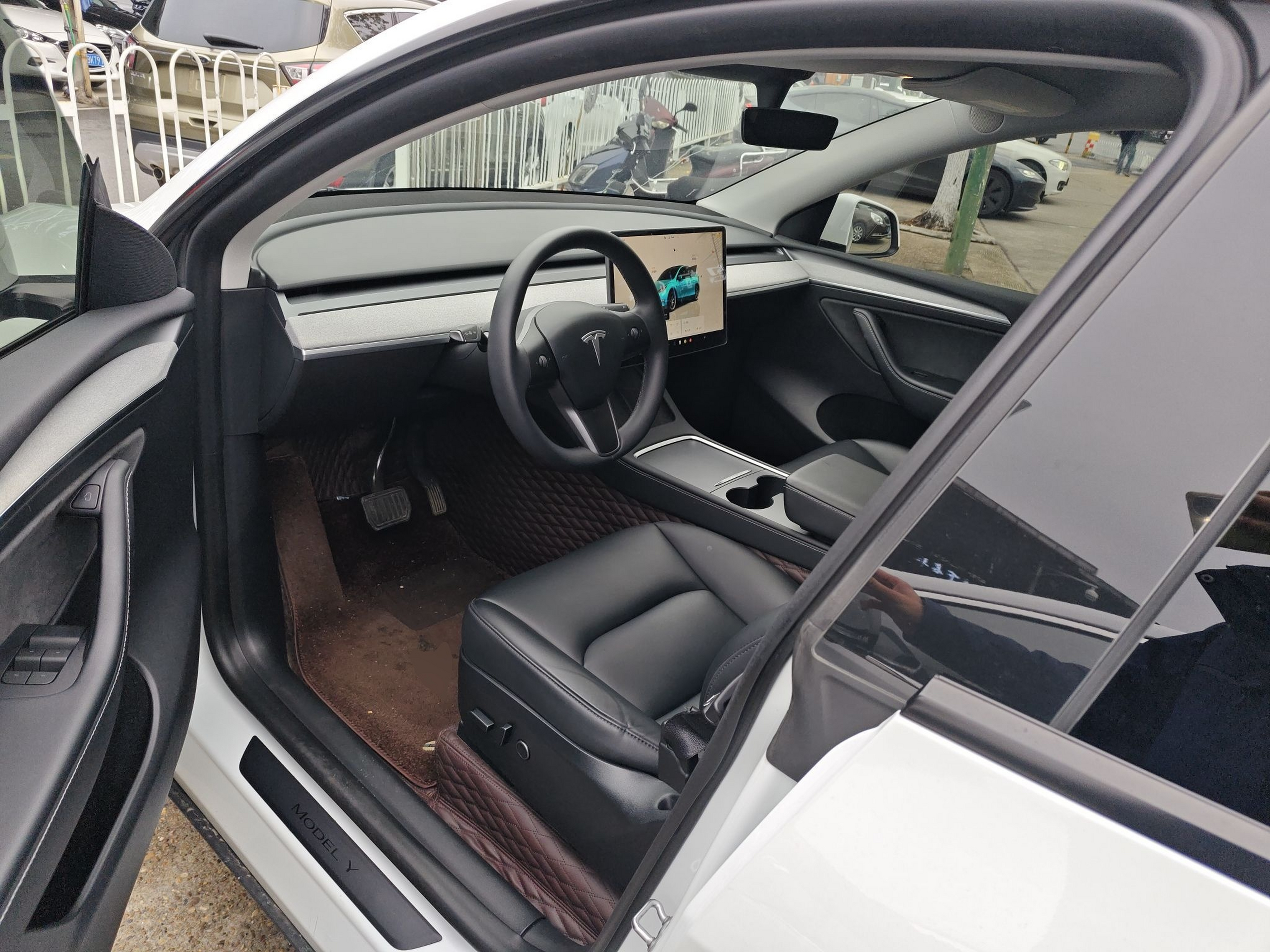 المقاعد الأمامية داخل السيارة