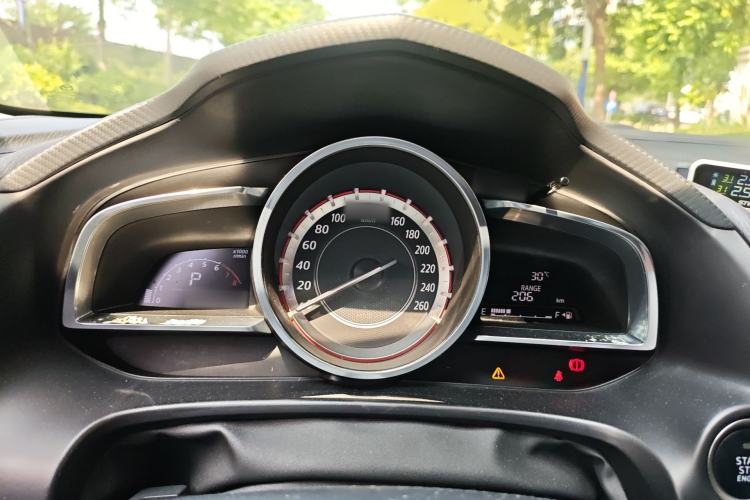 Used Mazda 3 Axela 2016 Hatchback 1.5L Automatic Luxury Model