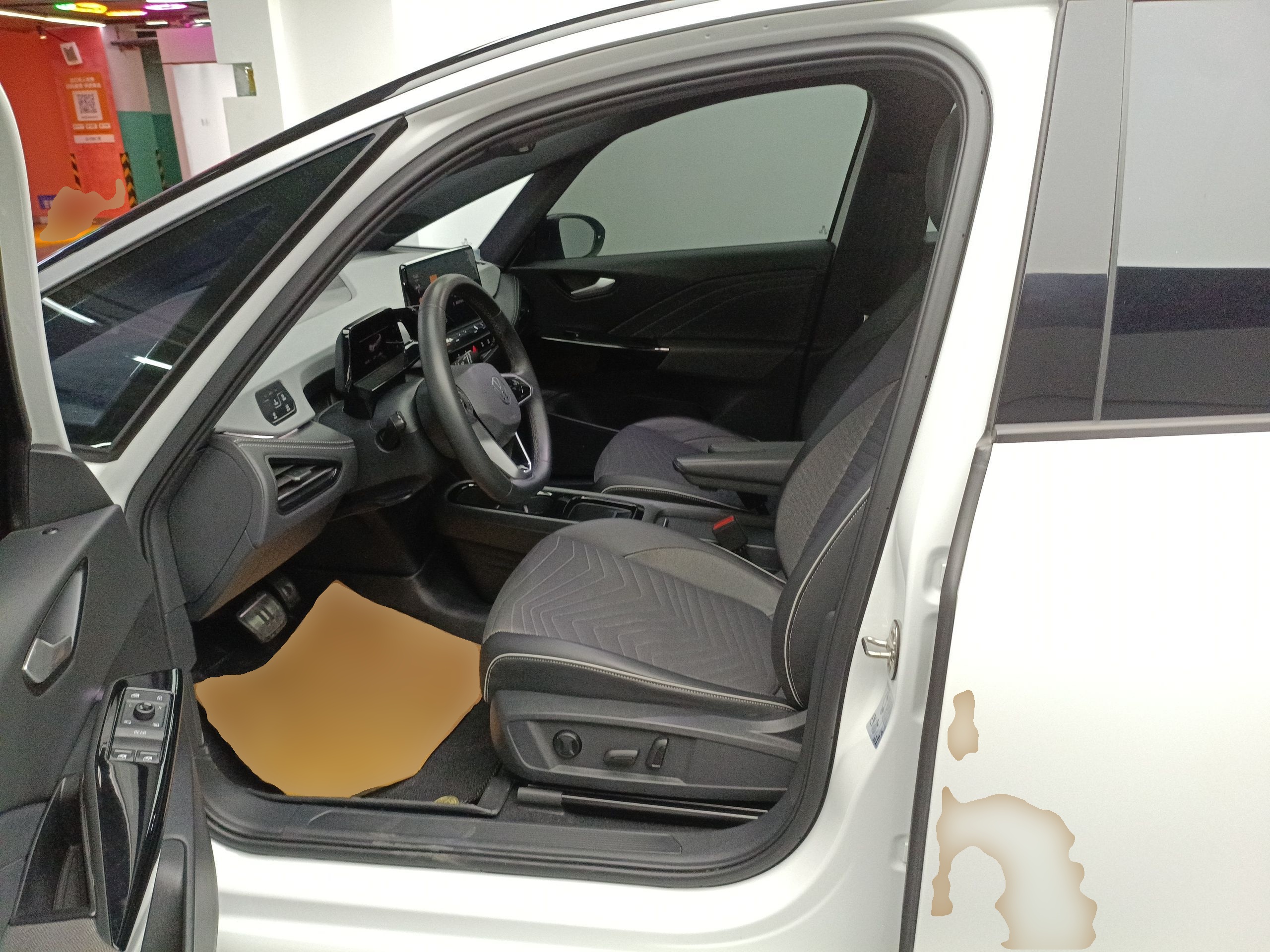 المقاعد الأمامية داخل السيارة