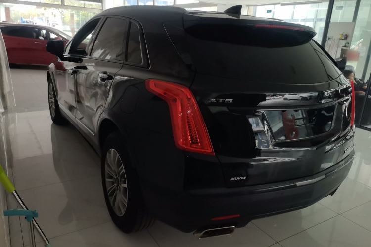 Used Cadillac XT5 2016 25T Luxury Model Rear Left 45 Deg