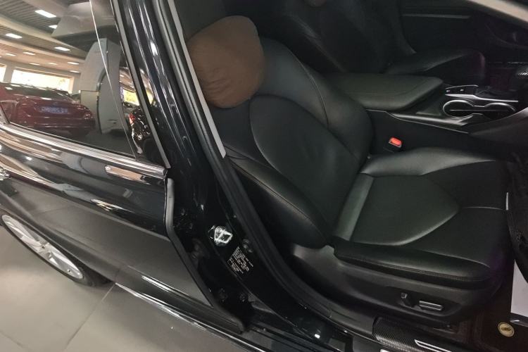 Used Toyota Camry 2023 2.0G Luxury Edition
