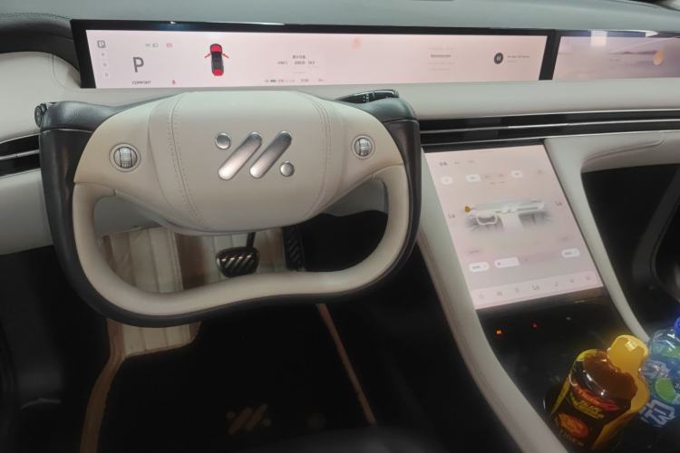 Used IM LS7 2023 100kWh Lux Rear-Drive Version Center Console