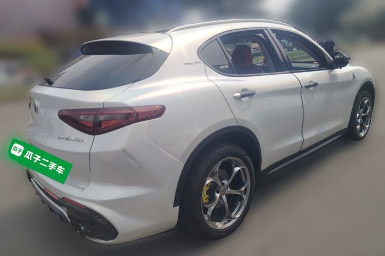 Used Alfa Romeo Stelvio 2017 2.0T 200HP Luxury Edition Rear Right 45 Deg