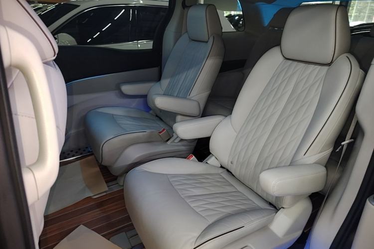 Used Buick GL8 2021 Land Cruiser Executive Class 652T Luxury Model