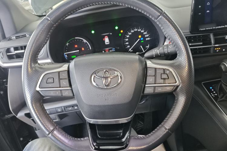 Used Toyota SIENNA 2023 2.5L Hybrid Deluxe Edition
