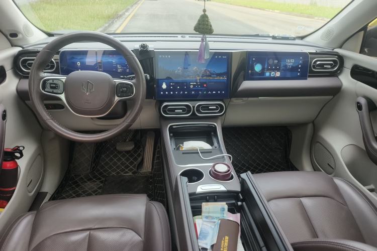 Used Leapmotor C11 2023 Pure Electric 500 Comfort Edition Center Console